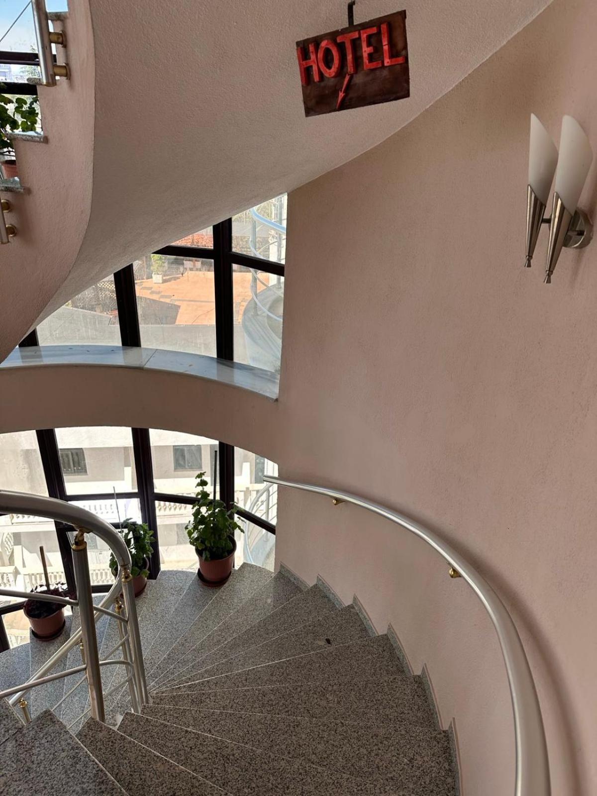 Grand Hotel Krujë Eksteriør billede